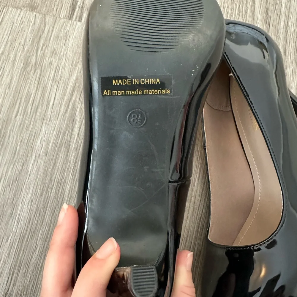 NEW Glossy Pumps - Picture 7 of 8